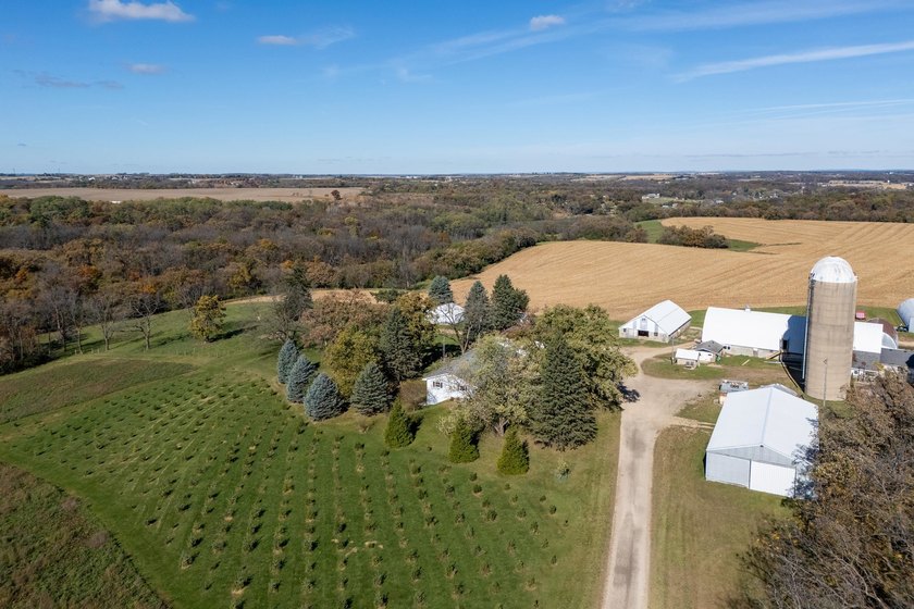 Nestled in Verona and on the outskirts of Mt. Horeb you have - photo 11