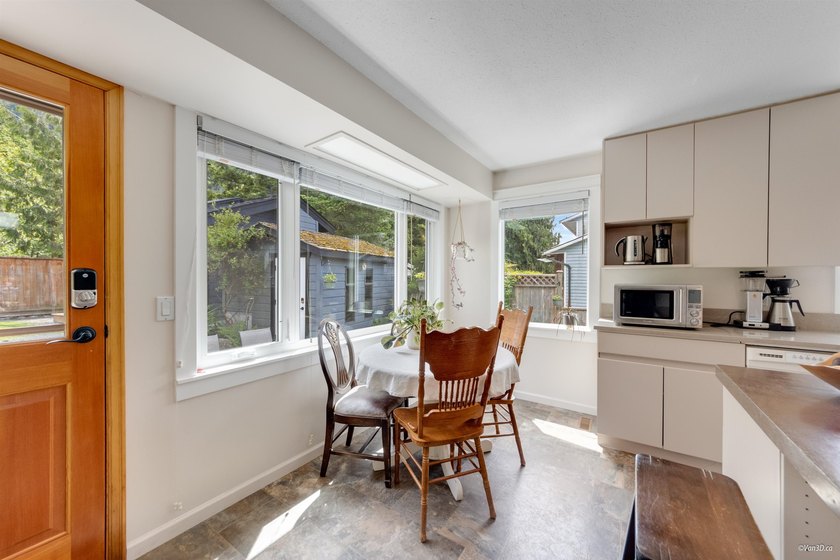 Welcome to this immaculate Valleycliffe home backing onto - photo 13