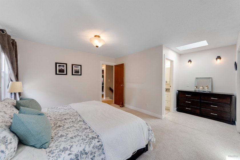 Welcome to this immaculate Valleycliffe home backing onto - photo 21