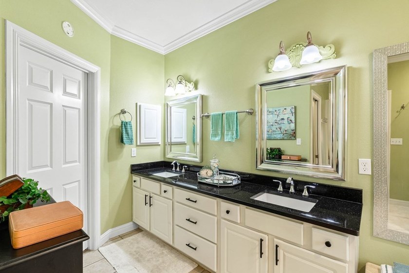 Immaculate single-story home located in the highly sought-after - photo 21