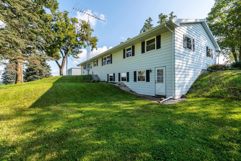 Nestled in Verona and on the outskirts of Mt. Horeb you have - photo 24