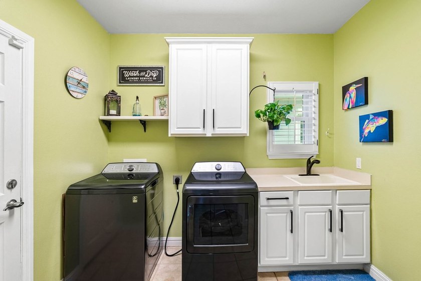 Immaculate single-story home located in the highly sought-after - photo 30