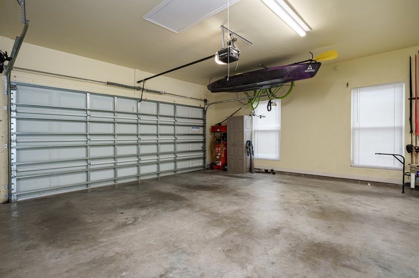 Immaculate single-story home located in the highly sought-after - photo 31