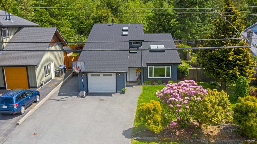 Welcome to this immaculate Valleycliffe home backing onto - photo 32