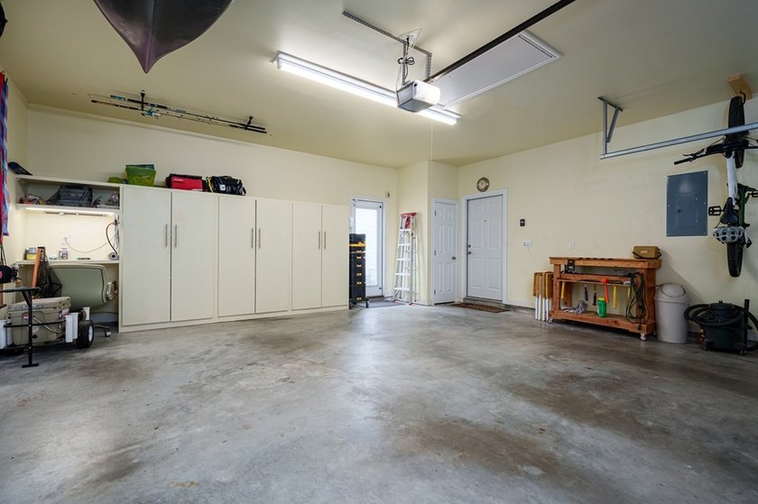 Immaculate single-story home located in the highly sought-after - photo 32