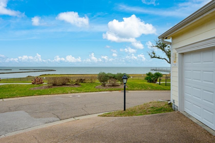 Immaculate single-story home located in the highly sought-after - photo 33