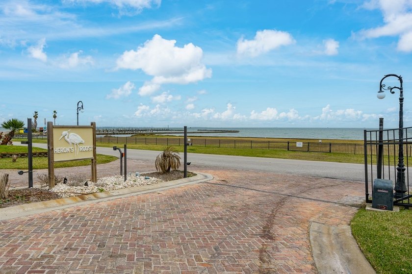 Immaculate single-story home located in the highly sought-after - photo 34