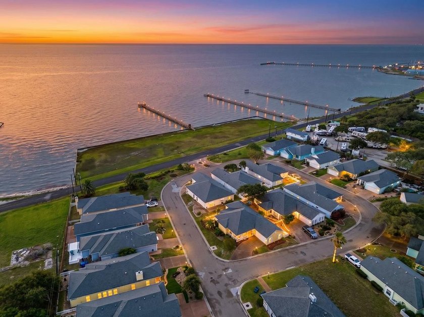Immaculate single-story home located in the highly sought-after - photo 37