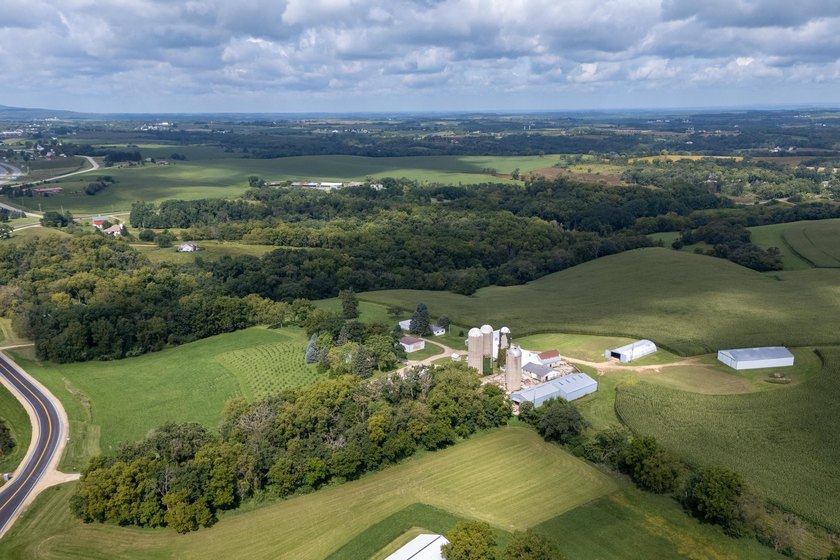 Nestled in Verona and on the outskirts of Mt. Horeb you have - photo 37