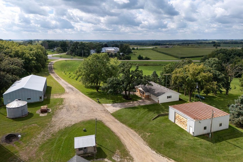 Nestled in Verona and on the outskirts of Mt. Horeb you have - photo 38