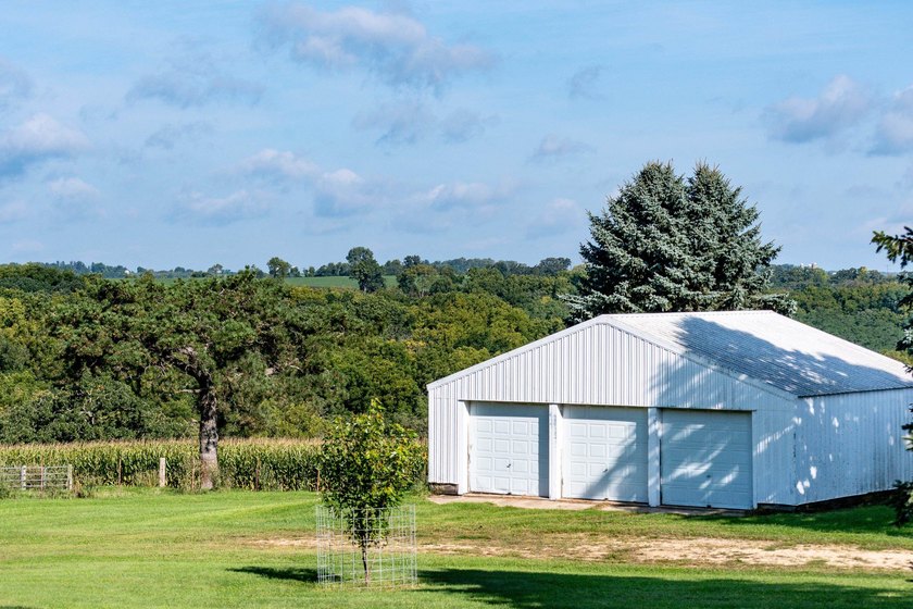Nestled in Verona and on the outskirts of Mt. Horeb you have - photo 39