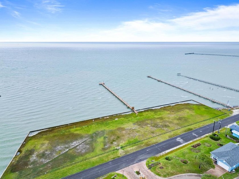 Immaculate single-story home located in the highly sought-after - photo 41