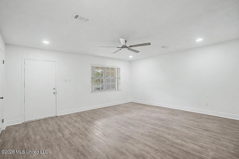 Beautifully updated and move-in ready! This remodeled home - photo 6