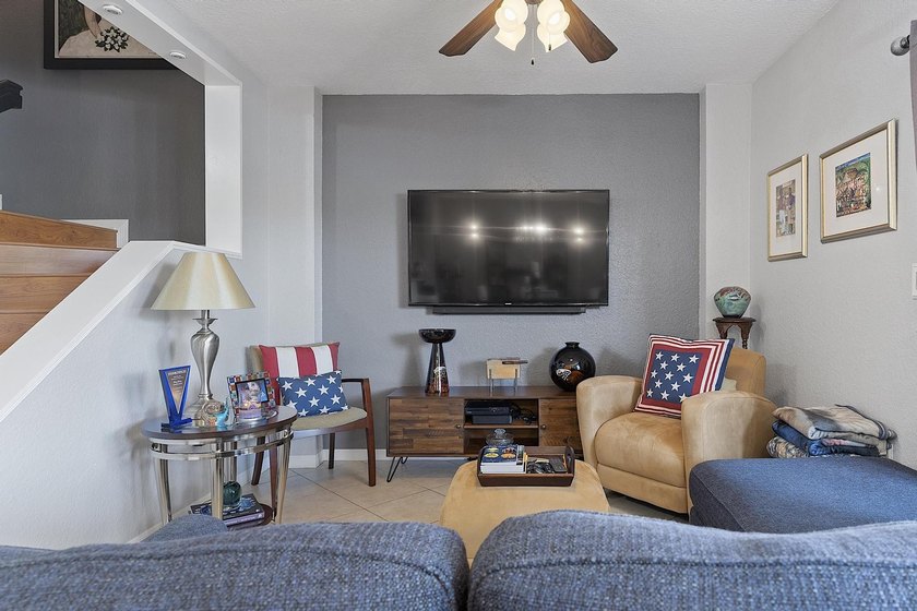 Beautiful 3-bedroom, 2.5-bath townhouse in the highly - photo 8