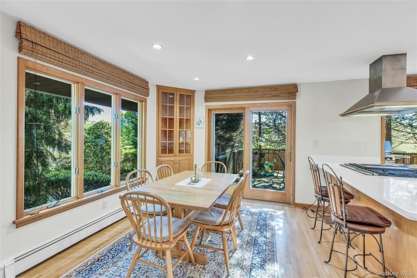 Custom 3 bedroom, 1.5 bath Colonial in the heart of Sayville! - photo 6