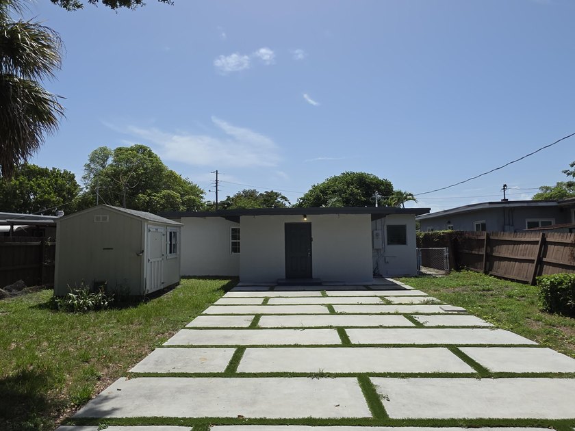 Welcome to this charming 3/2 detached residence in the Progresso - photo 7