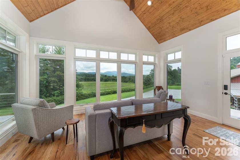 Uncover an exceptional multi-residence compound offering - photo 12