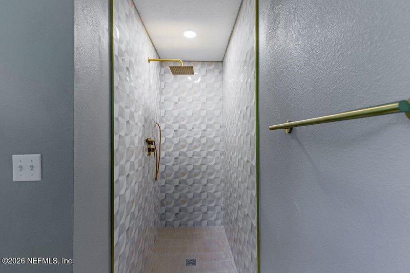 Motivated seller..great property for first time buyer.. investor - photo 12