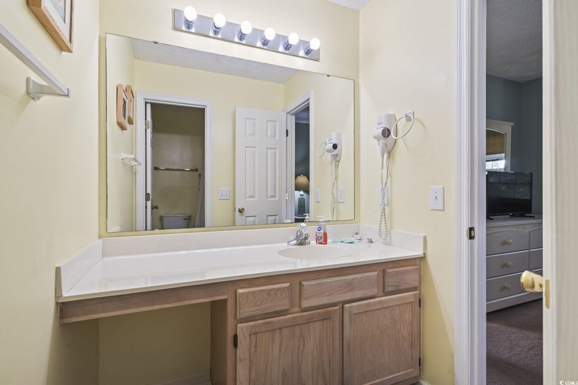 This captivating 3rd floor end unit features 2 bedrooms and 2 - photo 28