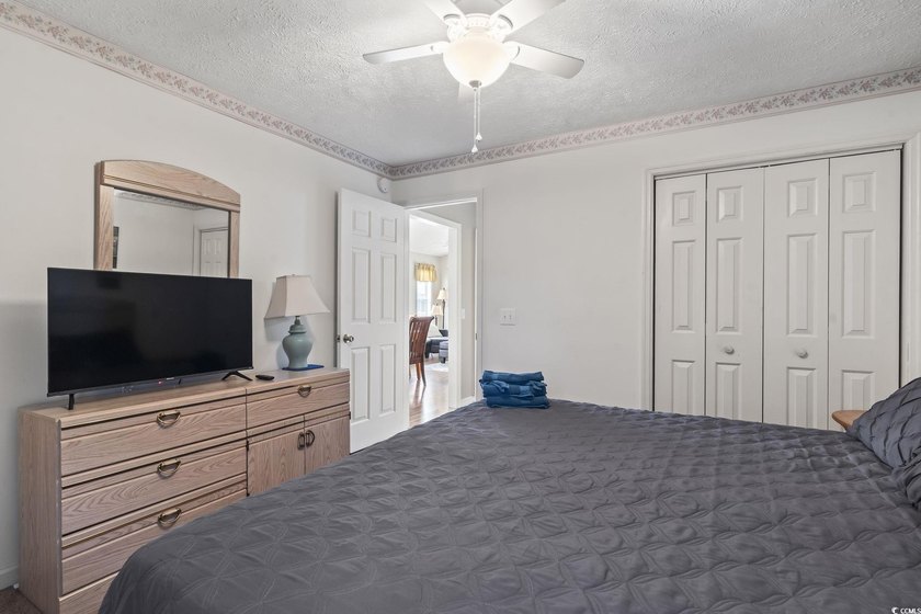This captivating 3rd floor end unit features 2 bedrooms and 2 - photo 31