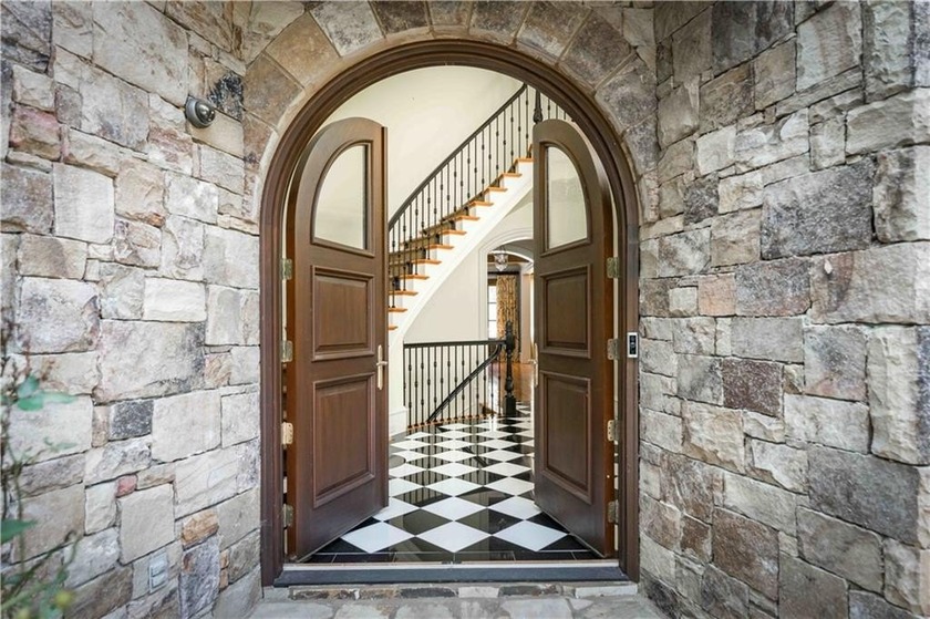 SELLER MOTIVATED - PRICE IMPROVEMENT! Private French Country - photo 7