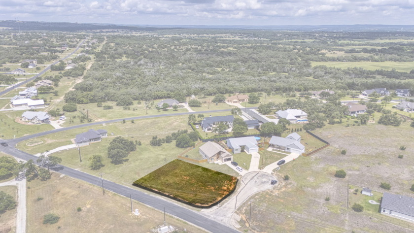 Hill Country Corner Lot near Golf Course - photo 3