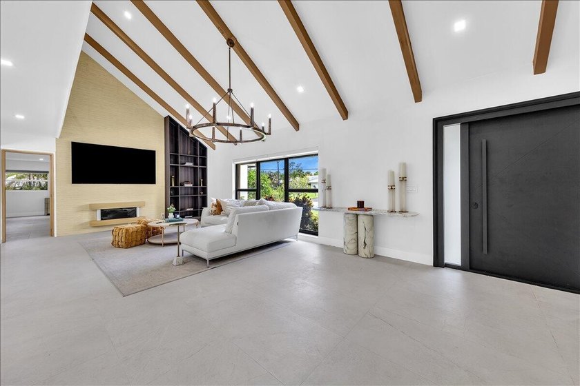 Experience refined European contemporary design in this fully - photo 7
