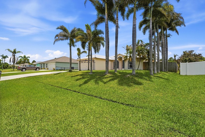 This charming single-story home in the heart of Port St. Lucie - photo 3