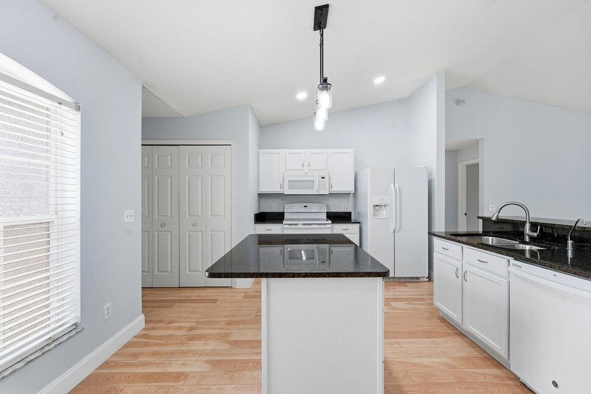 This charming single-story home in the heart of Port St. Lucie - photo 9