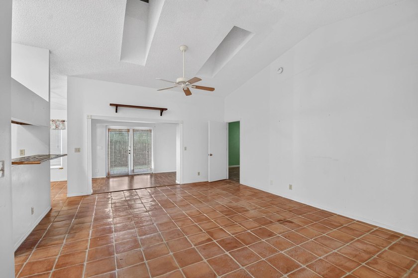 Priced to Sell! Don't miss this fantastic opportunity to own a - photo 4