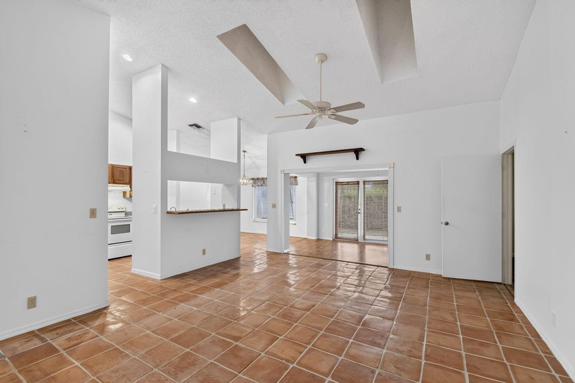 Priced to Sell! Don't miss this fantastic opportunity to own a - photo 5