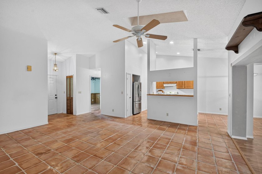 Priced to Sell! Don't miss this fantastic opportunity to own a - photo 6