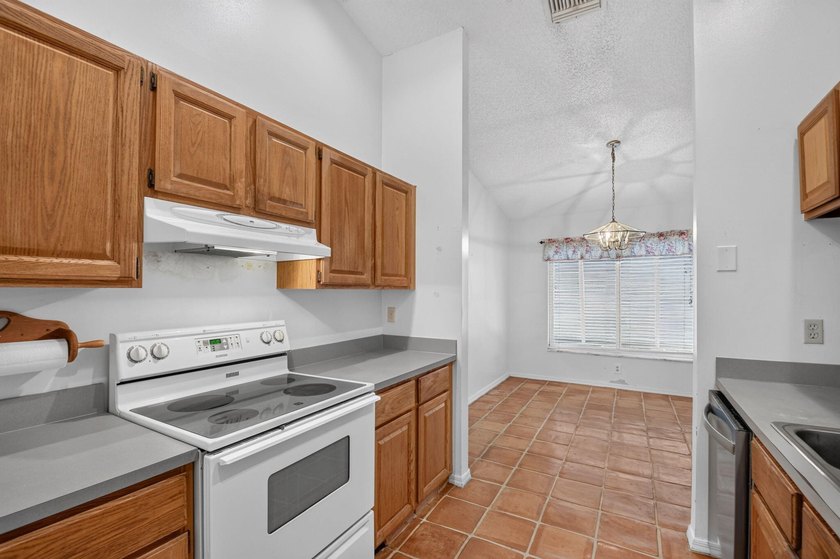 Priced to Sell! Don't miss this fantastic opportunity to own a - photo 10