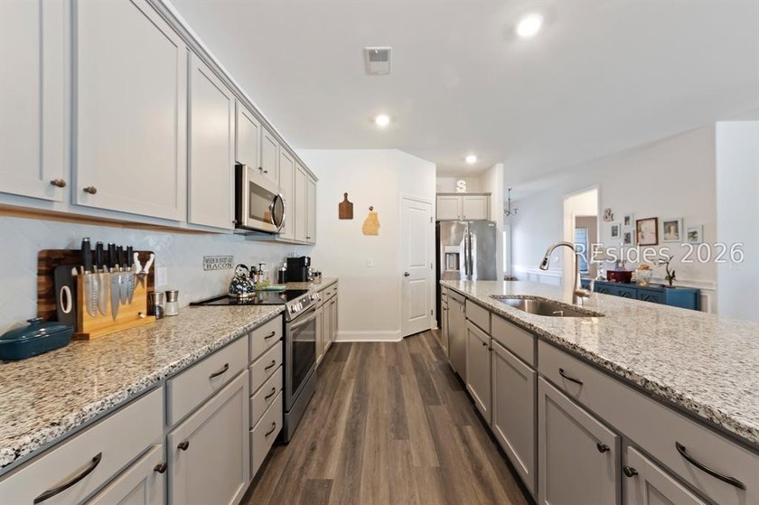 BETTER THAN NEW!!!Built 2023 on a PREMIUM LOT you can move right - photo 12