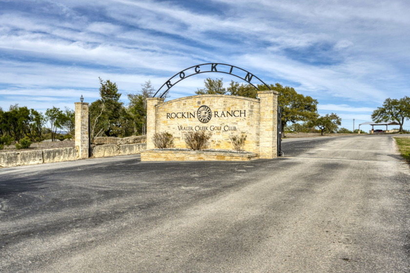 Hill Country Corner Lot near Golf Course - photo 2