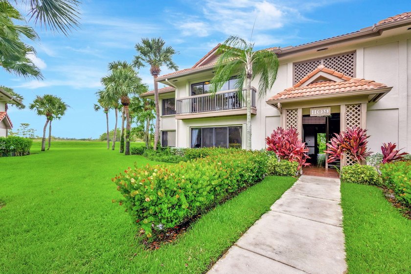 Darling upgraded open-floor plan 2B 2B plus Florida Room condo - photo 2