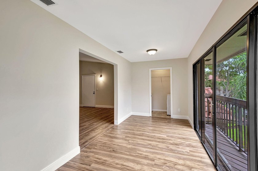 Darling upgraded open-floor plan 2B 2B plus Florida Room condo - photo 10