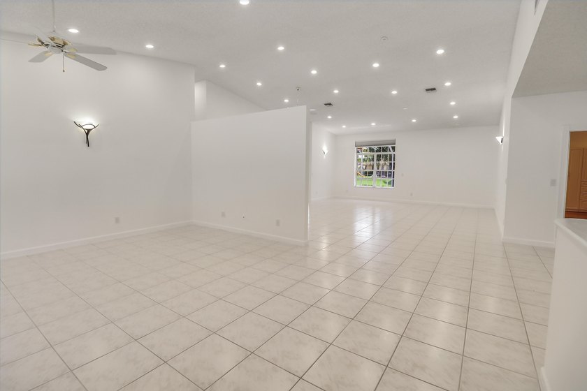 Welcome to this exceptional single-story residence in Westport - photo 6