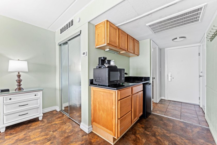 This oceanfront, fully furnished condo is located on the 7th - photo 11