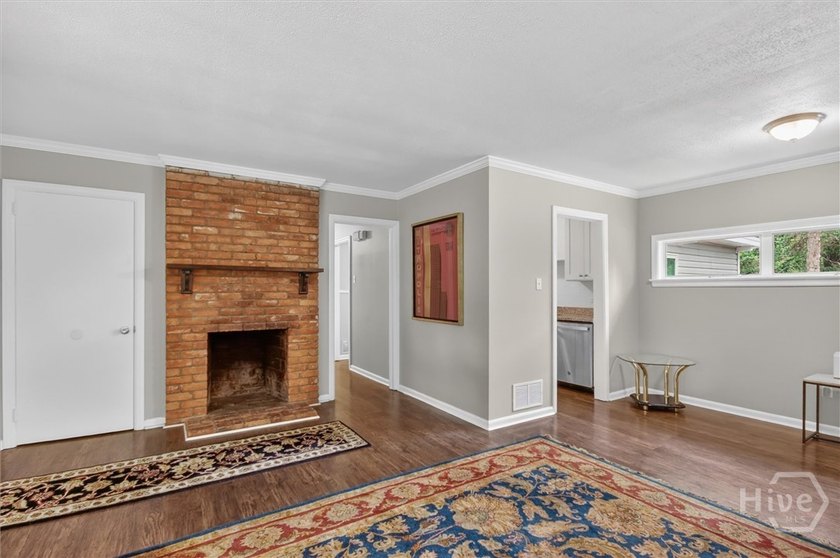 Welcome to this beautifully renovated 3-bedroom, 1-bath ranch - photo 6