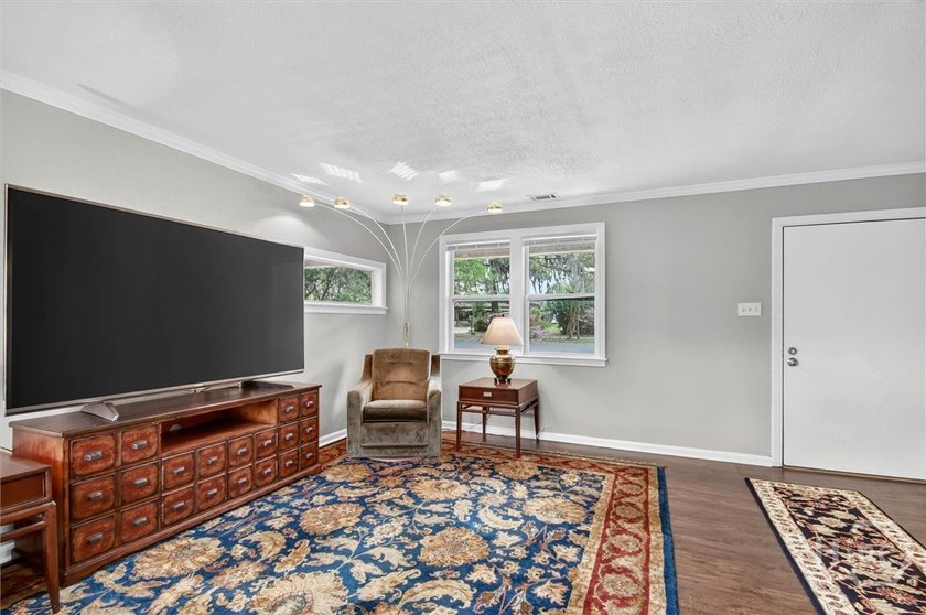 Welcome to this beautifully renovated 3-bedroom, 1-bath ranch - photo 8