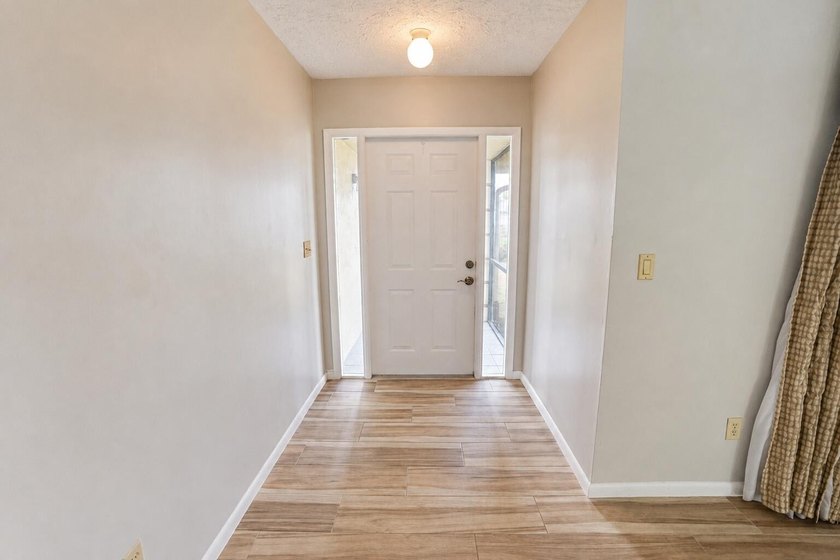 Beautifully Updated 3 Bedroom, 2 Bath home Located in the heart - photo 2