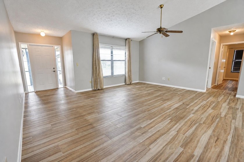 Beautifully Updated 3 Bedroom, 2 Bath home Located in the heart - photo 3