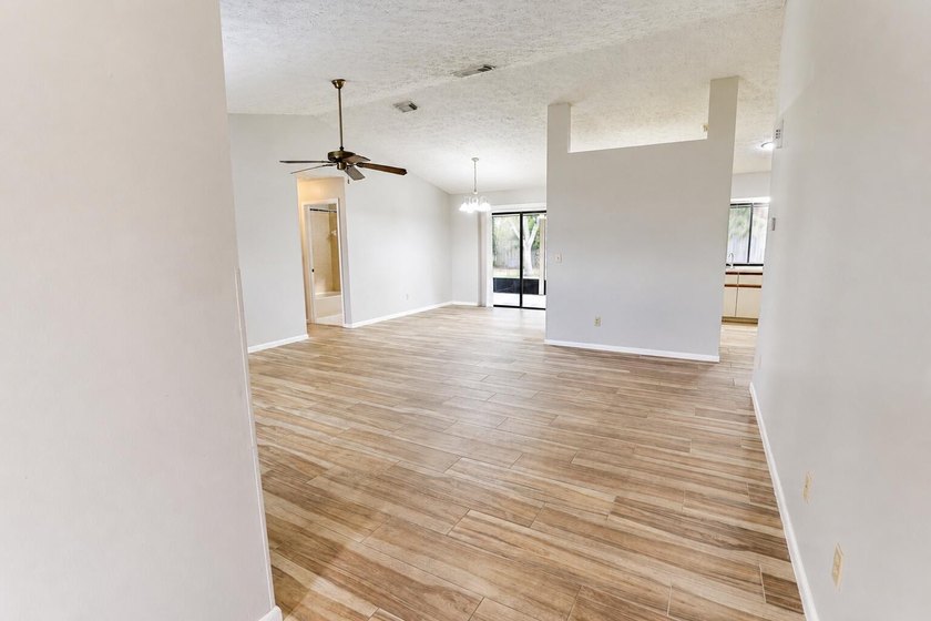Beautifully Updated 3 Bedroom, 2 Bath home Located in the heart - photo 6