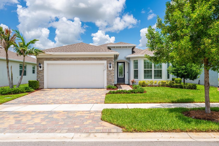 Better Than New! Welcome to this exceptional 4-bedroom Mystique - photo 4