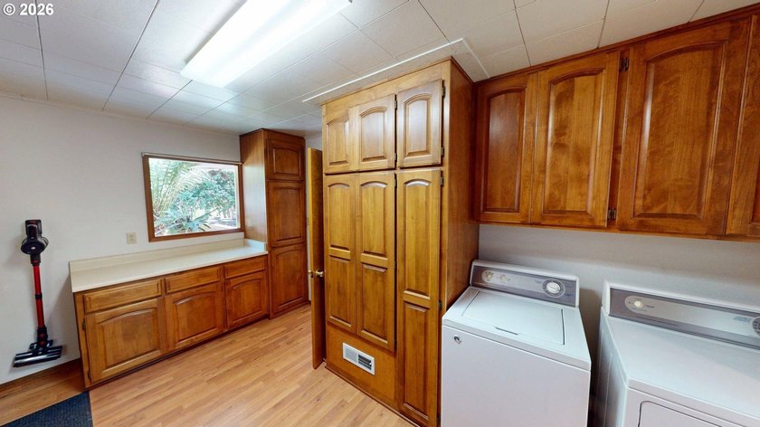 Beautiful Classic Ranch on 1.09 Private Acres - Timeless - photo 24