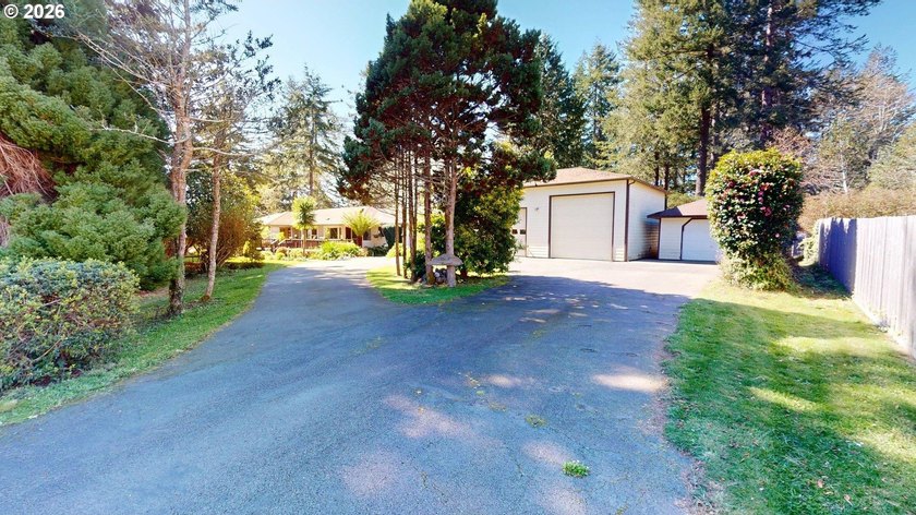 Beautiful Classic Ranch on 1.09 Private Acres - Timeless - photo 27