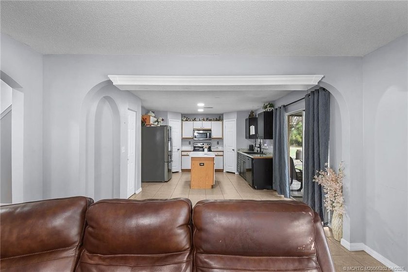 Welcome to this 2002 year built home offering 4 bedrooms and 2.5 - photo 29