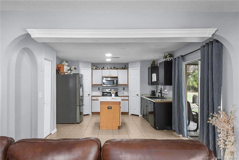 Welcome to this 2002 year built home offering 4 bedrooms and 2.5 - photo 30