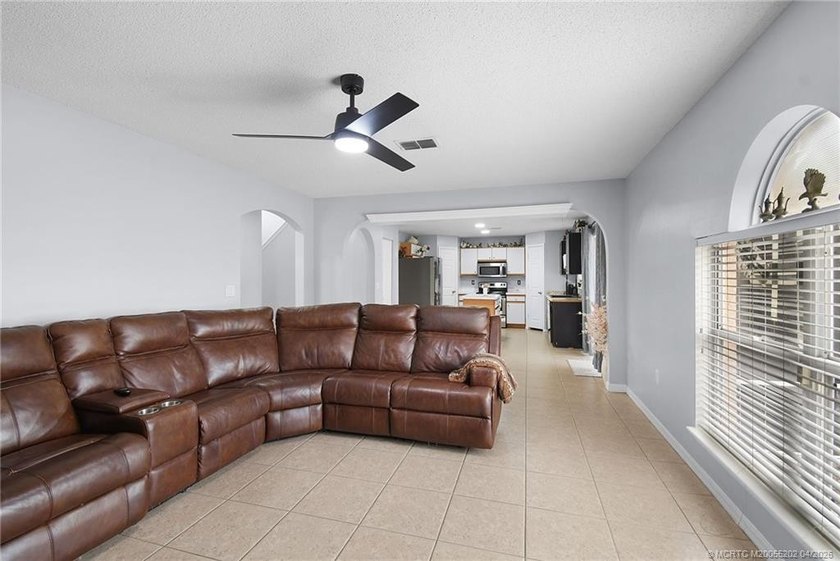 Welcome to this 2002 year built home offering 4 bedrooms and 2.5 - photo 31